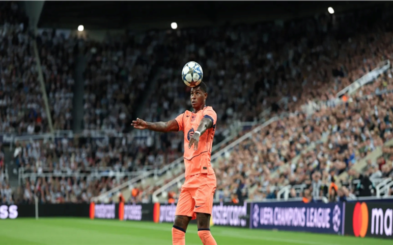 القنوات الناقلة لمواجهة برشلونة ونيوكاسل يونايتد في دور الـ16 بدوري الأبطال